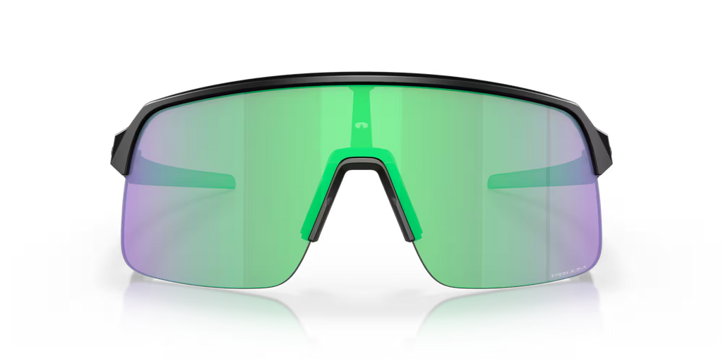 Occhiali da sole Oakley Sutro Lite Matte Black con lenti Prizm Road Jade, vista frontale con aste aperte.