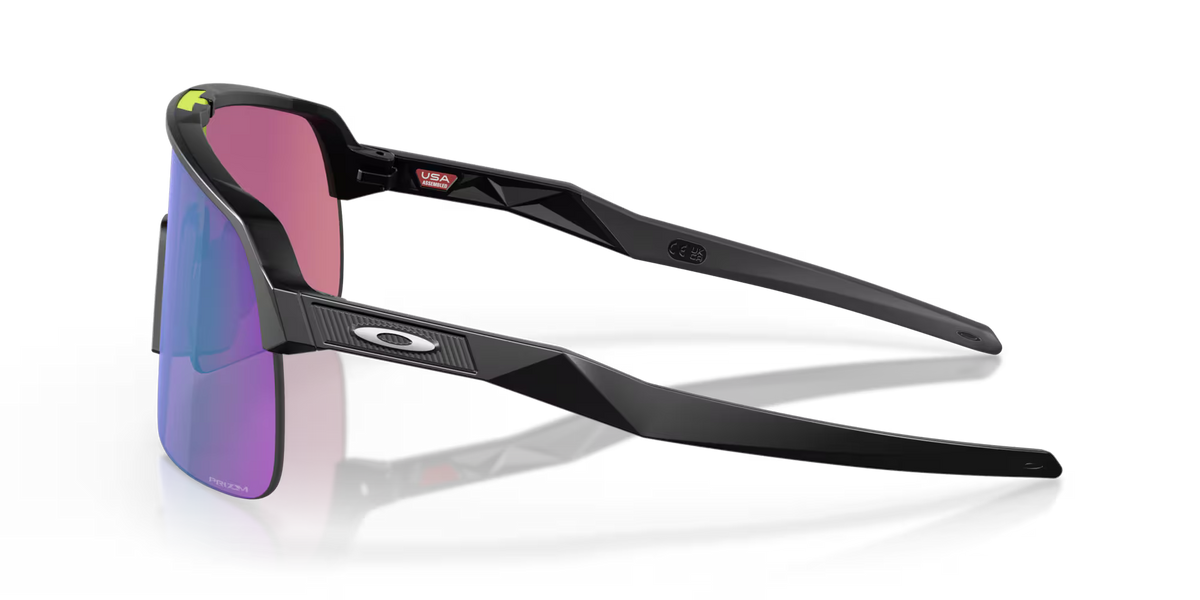 Occhiali da sole sportivi Oakley Sutro Lite Matte Black Prizm Road Jade, vista laterale con montatura nera opaca e lenti Prizm Road Jade.