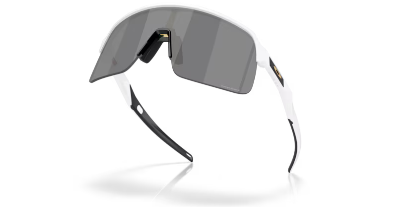 Lunettes de soleil Oakley Sutro Lite Matte White Prizm Black, vue du dessous mettant en évidence la monture, les verres et les branches.
