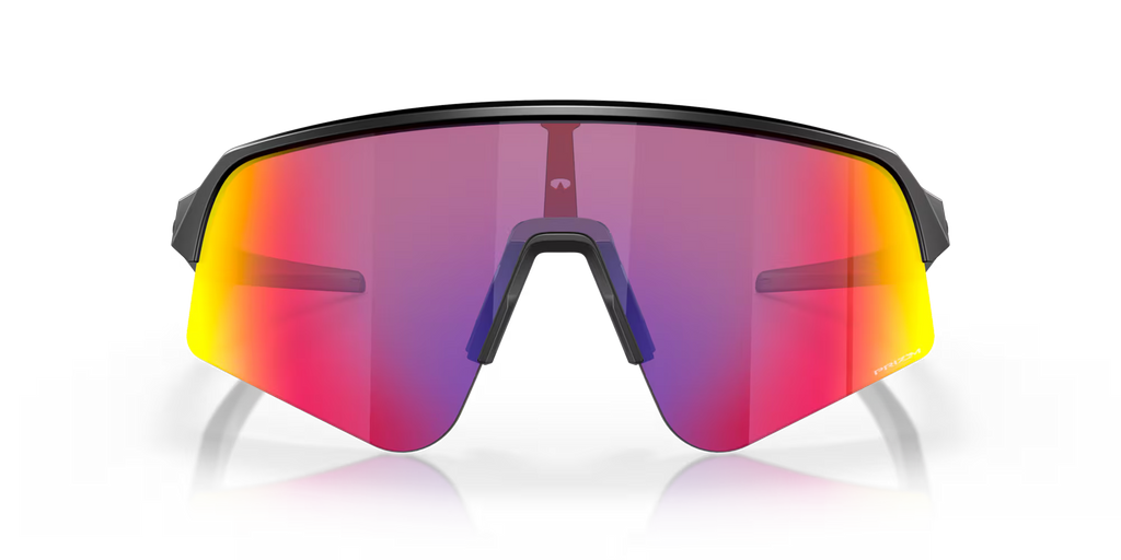 Occhiali da sole Oakley Sutro Lite Sweep Matte Black con lenti Prizm Road, vista frontale con aste aperte.
