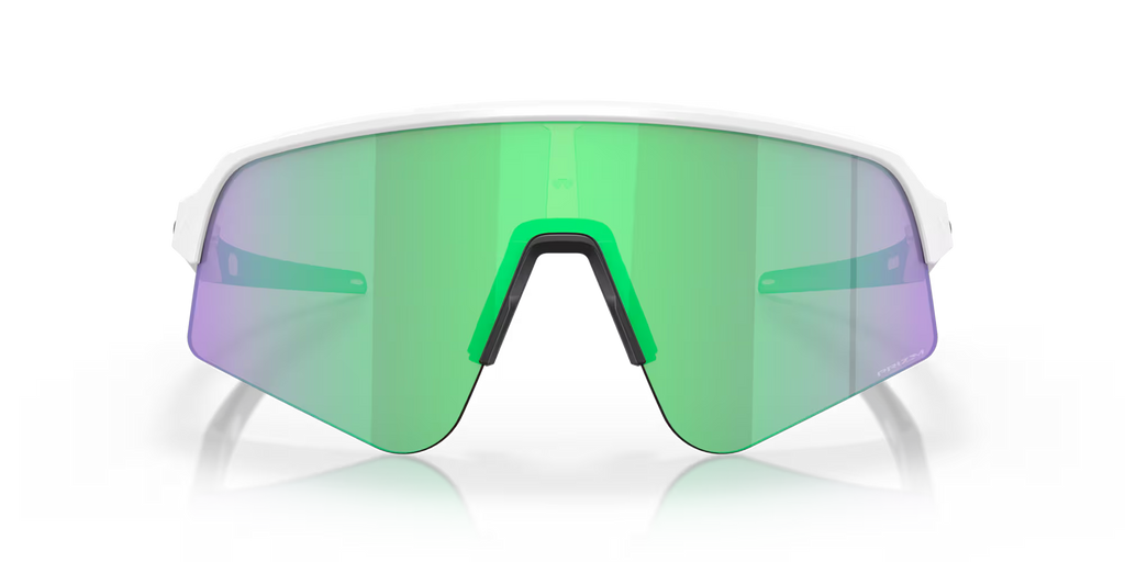 Occhiali da sole Oakley Sutro Lite Sweep Matte White con lenti Prizm Road Jade, vista frontale con aste aperte.