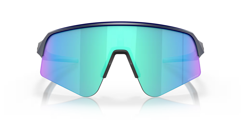 Occhiali da sole Oakley Sutro Lite Sweep Matte Navy con lenti Prizm Sapphire, vista frontale con aste aperte.