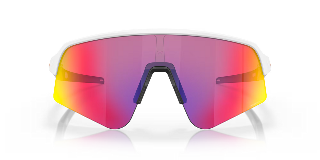 Occhiali da sole sportivi Oakley Sutro Lite Sweep Matte White Prizm Road, vista frontale con aste aperte