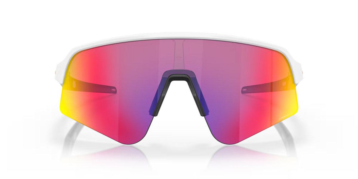 Occhiali da sole sportivi Oakley Sutro Lite Sweep Matte White Prizm Road, vista frontale con aste aperte