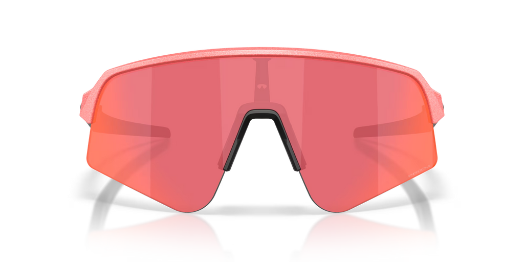 Occhiali da sole Oakley Sutro Lite Sweep Muted Metallic Paloma con lenti Prizm Trail Torch, vista frontale con aste aperte.